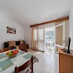 Kuzma - One-bedroom With Balcony And Sea View Apartmán Smokvica (Korcula)
