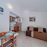 Kuzma - One-bedroom With Balcony And Sea View Smokvica (Korcula)