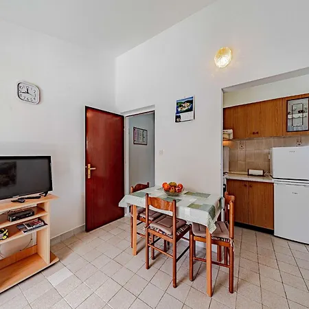 Kuzma - One-bedroom With Balcony And Sea View *