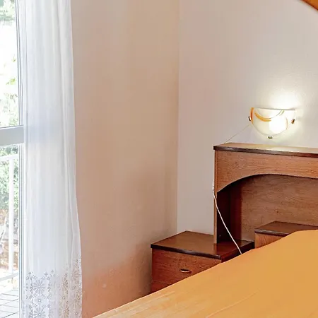 Apartment Kuzma - One-bedroom With Balcony And Sea View