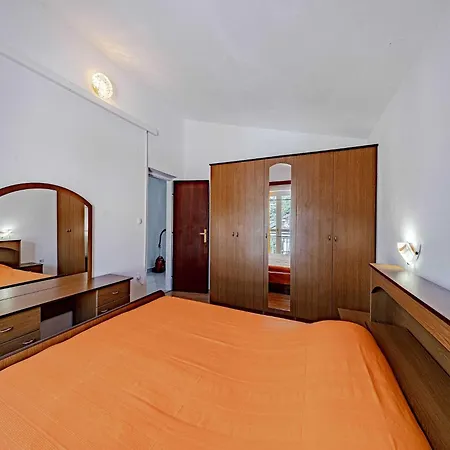 Apartment Kuzma - One-bedroom With Balcony And Sea View