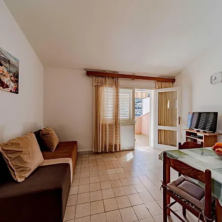 Kuzma - One-bedroom With Balcony And Sea View *