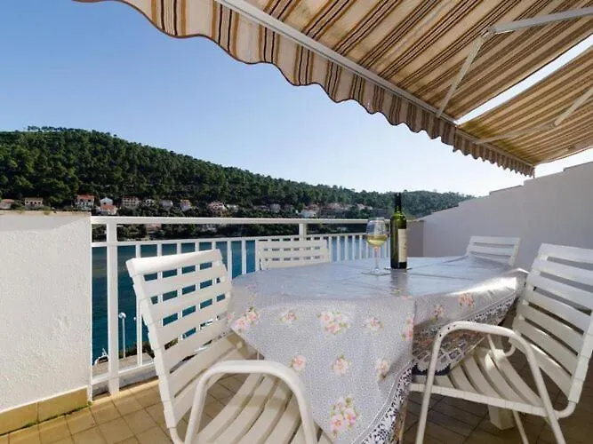Kuzma - One-bedroom With Balcony And Sea View Apartament