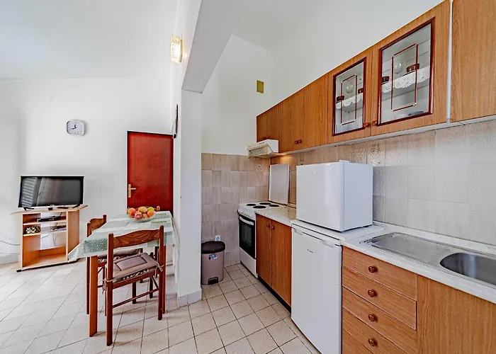 Kuzma - One-bedroom With Balcony And Sea View