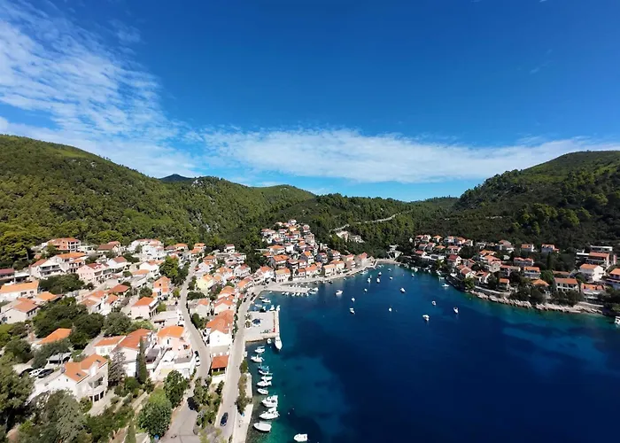 Kuzma - One-bedroom With Balcony And Sea View