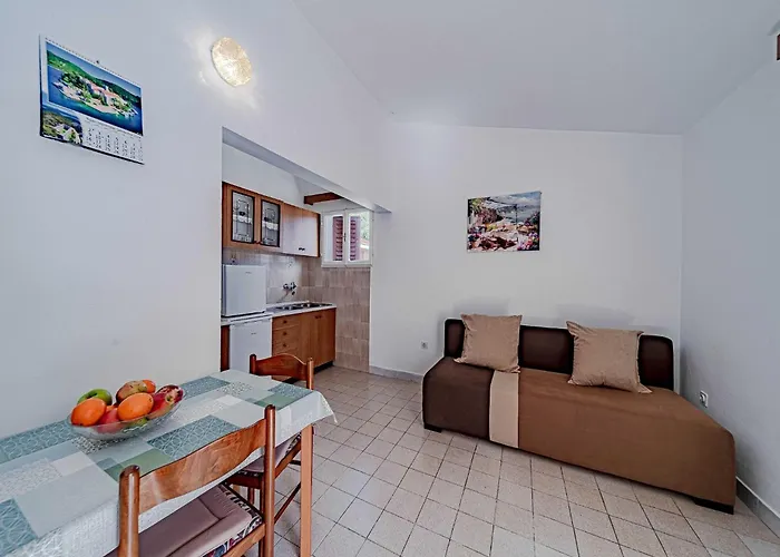 Kuzma - One-bedroom With Balcony And Sea View Smokvica (Korcula)